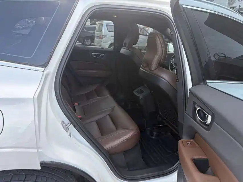 2020 Volvo XC60 T5 AWD Inscription Luxury Edition купить на сайте DeffCars