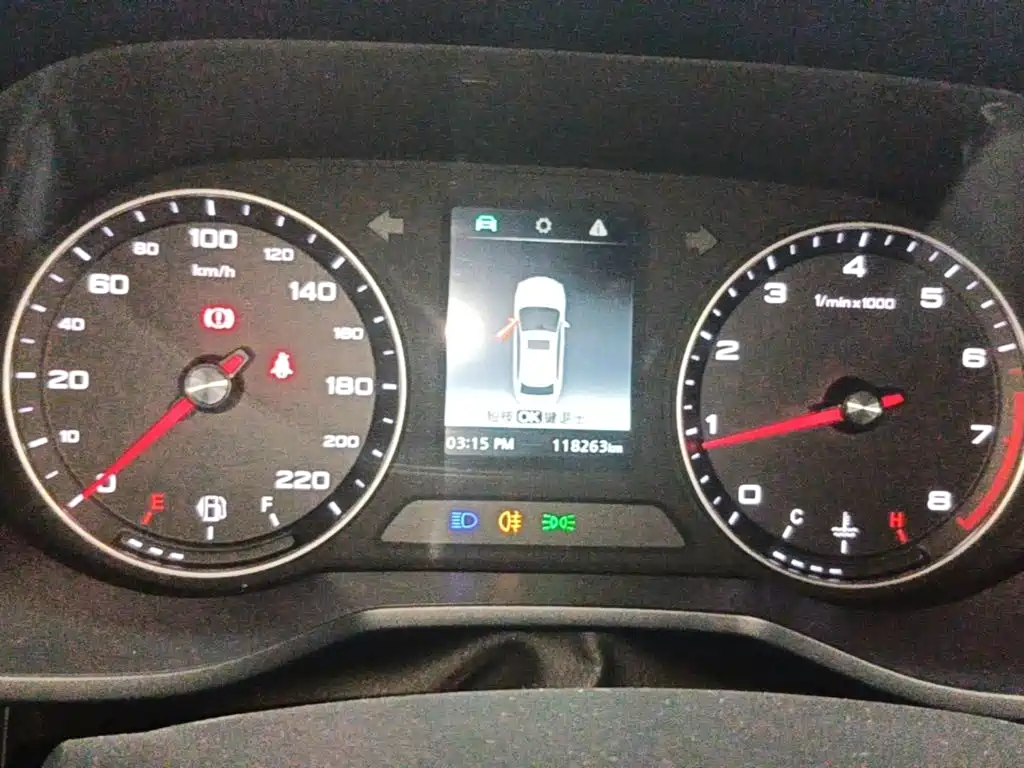 ROEWE i5 2020 1.5L Manual 4G Internet Leading Edition купить на сайте DeffCars