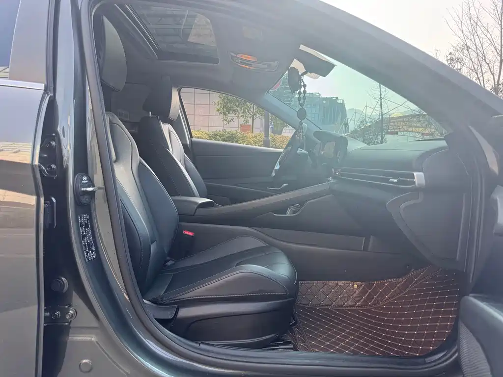 Elantra 2023 1.5L CVT LUX Premium Edition купить на сайте DeffCars