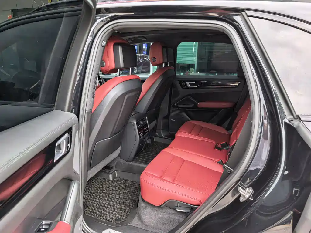 Cayenne New Energy 2021 Cayenne E-Hybrid 2.0T купить на сайте DeffCars
