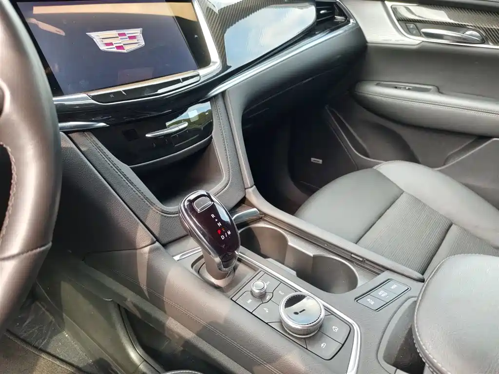 Cadillac XT6 2025 2.0T six-seat four-wheel drive premium executive black label version купить на сайте DeffCars