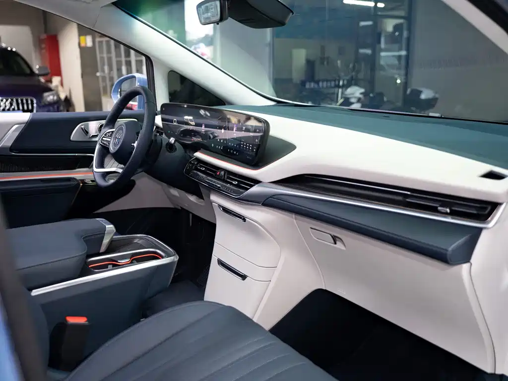 Century 2025 2.0T four-seater private version купить на сайте DeffCars