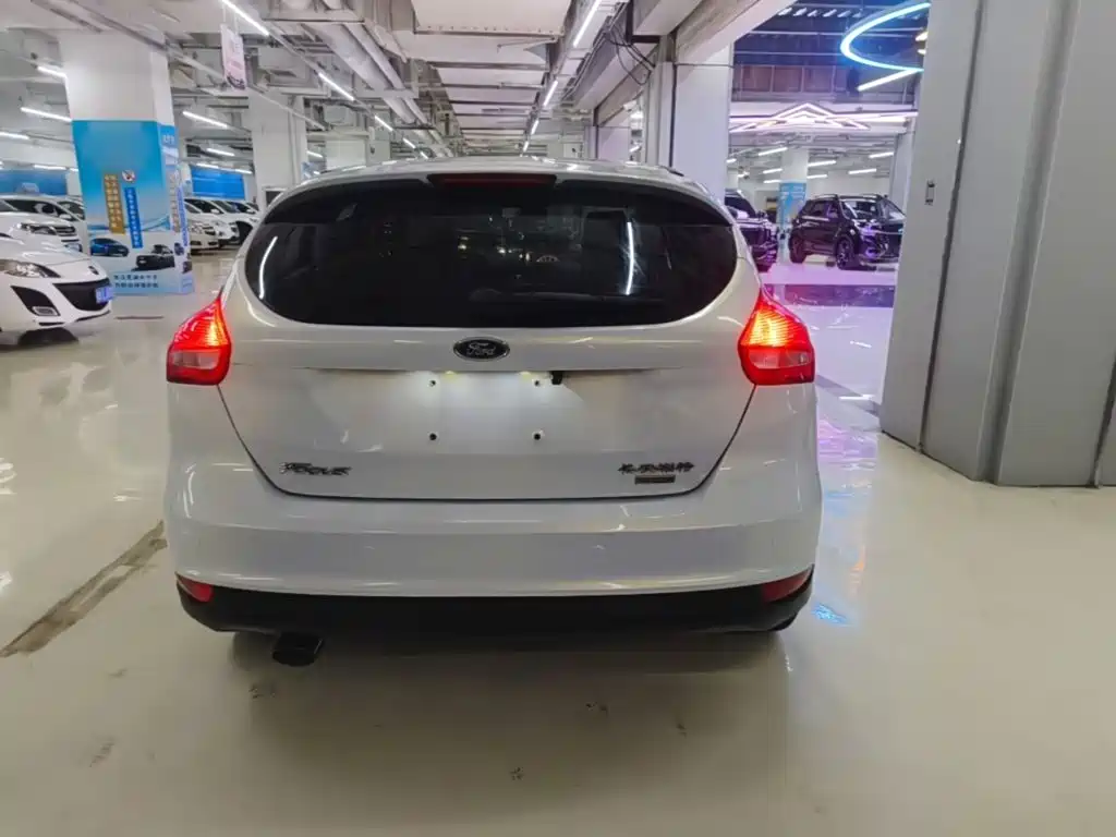 Focus 2015 hatchback EcoBoost 125 automatic super stylish model купить на сайте DeffCars