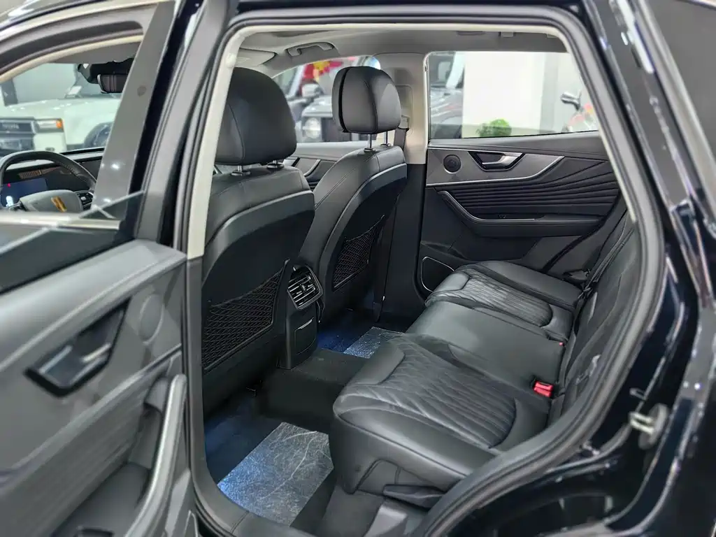 Red Flag Hongqi HS5 2023款 2.0T 旗享Pro版 купить на сайте DeffCars
