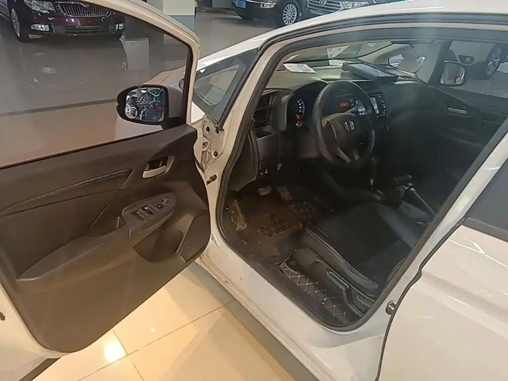 Fit 2016 1.5L LXS CVT comfort sunroof version купить на сайте DeffCars