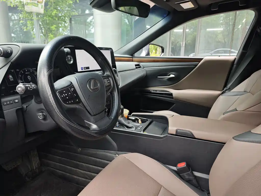 Lexus ES 2024 200 Premium Edition купить на сайте DeffCars