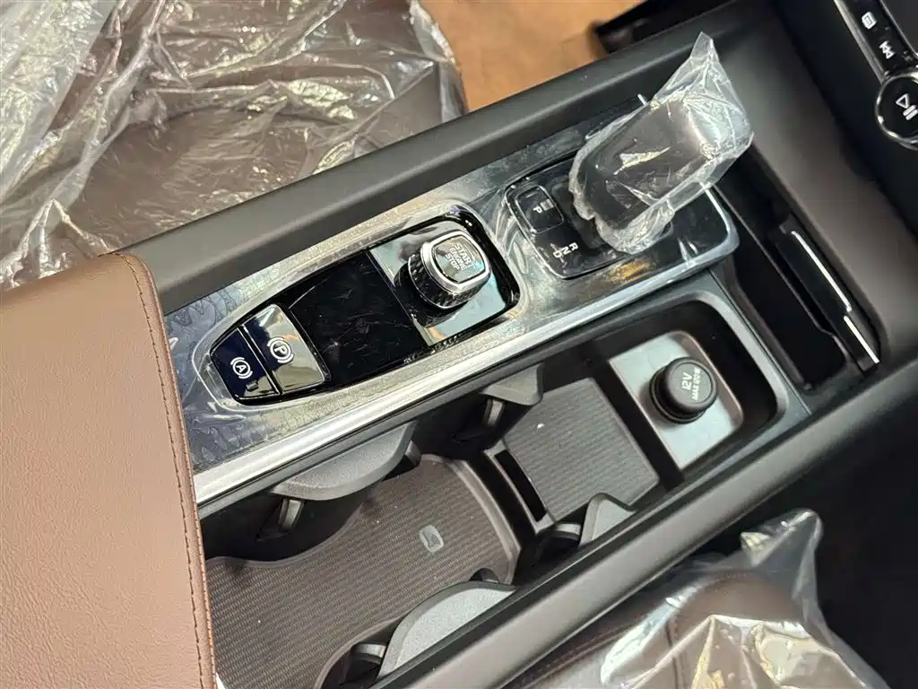 Volvo S60 2026 B4 Zhiyi Luxury Edition купить на сайте DeffCars