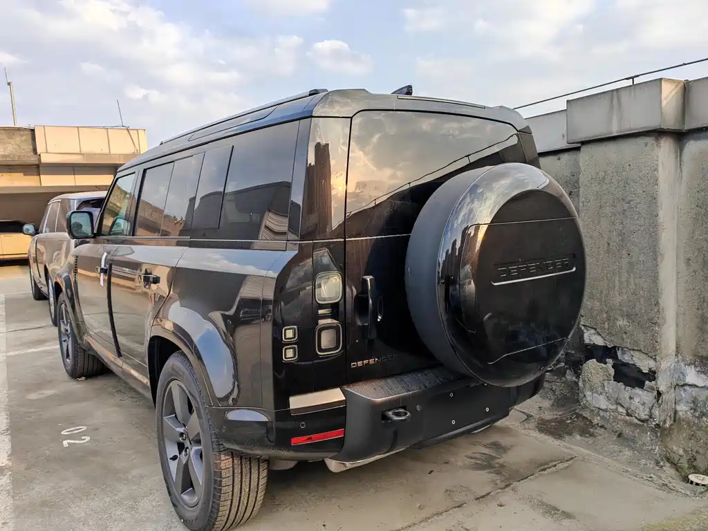 Land Rover Defender 2026 110 3.0T P400 X-Dynamic HSE купить на сайте DeffCars