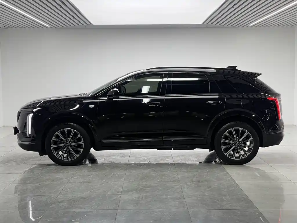 Cadillac XT5 2025 2.0T luxury model купить на сайте DeffCars