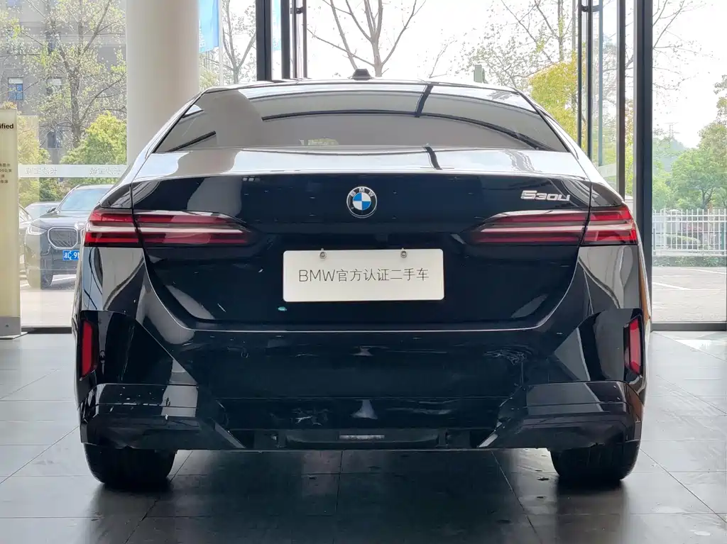 BMW 5 Series 2025 530Li Leading M Sports Package купить на сайте DeffCars