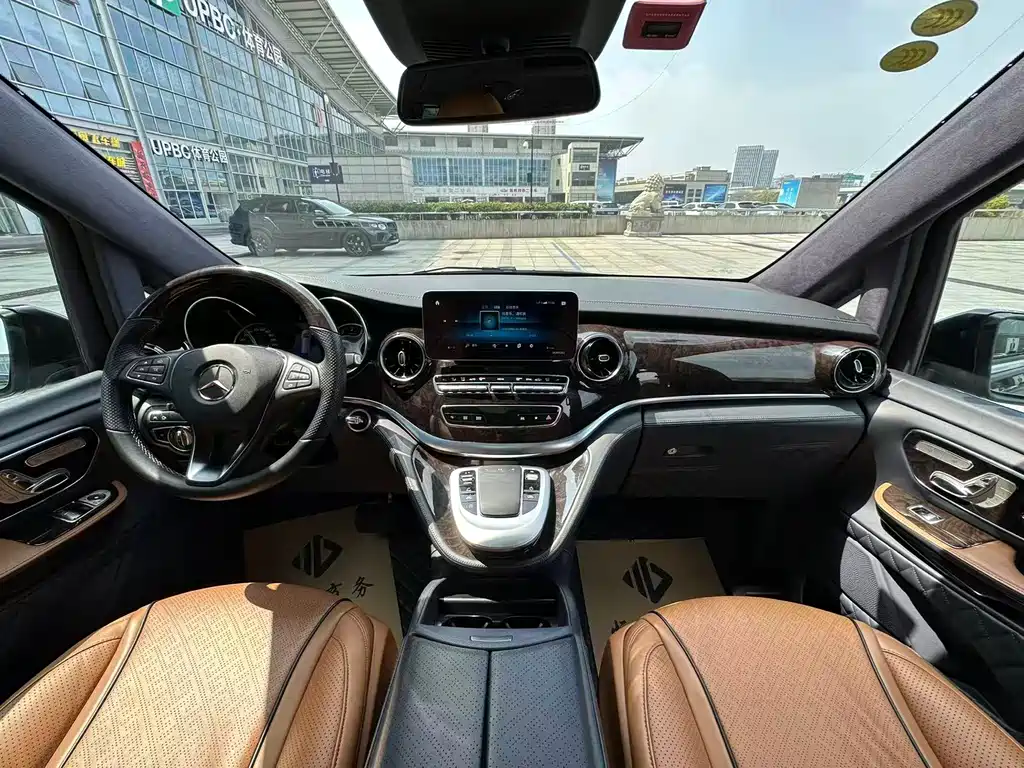 Mercedes-Benz V-Class 2021 V 260 L Long Wheelbase Premium Edition купить на сайте DeffCars