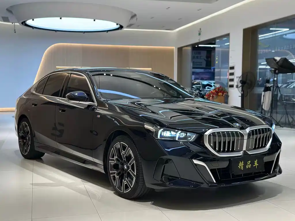BMW 5 Series 2025 530Li Exclusive M Sports Package купить на сайте DeffCars