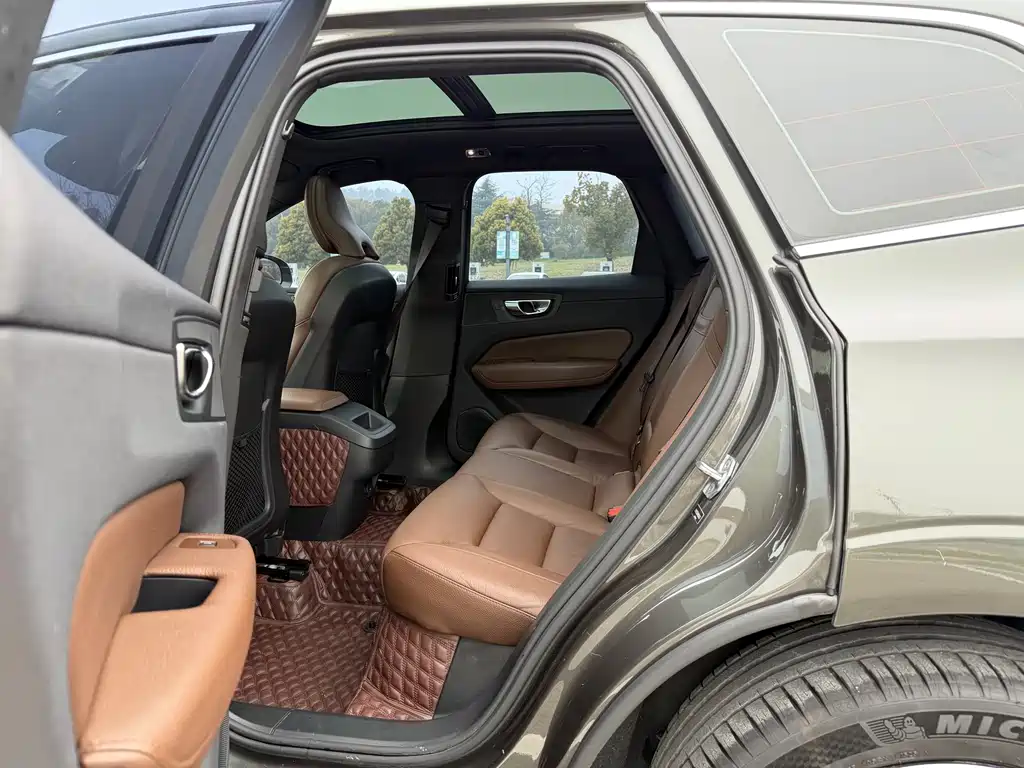 Volvo XC60 2021 T5 four-wheel drive Zhiyuan Deluxe Edition купить на сайте DeffCars
