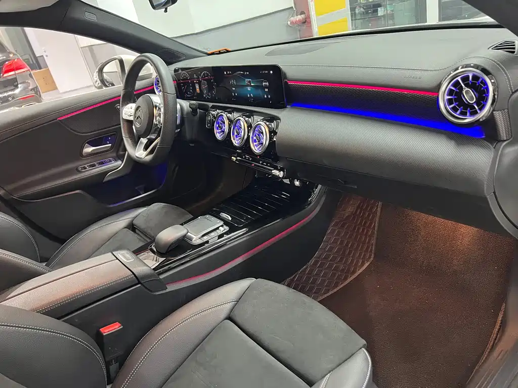 Mercedes-Benz A-Class 2022 Facelift A 200 L Sports Sedan Fashionable купить на сайте DeffCars