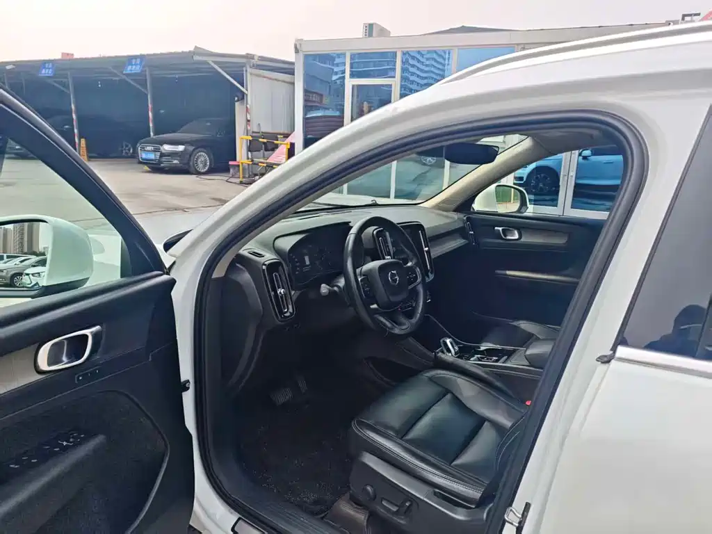 Volvo XC40 2020 T4 four-wheel drive Zhiyuan Deluxe Edition купить на сайте DeffCars