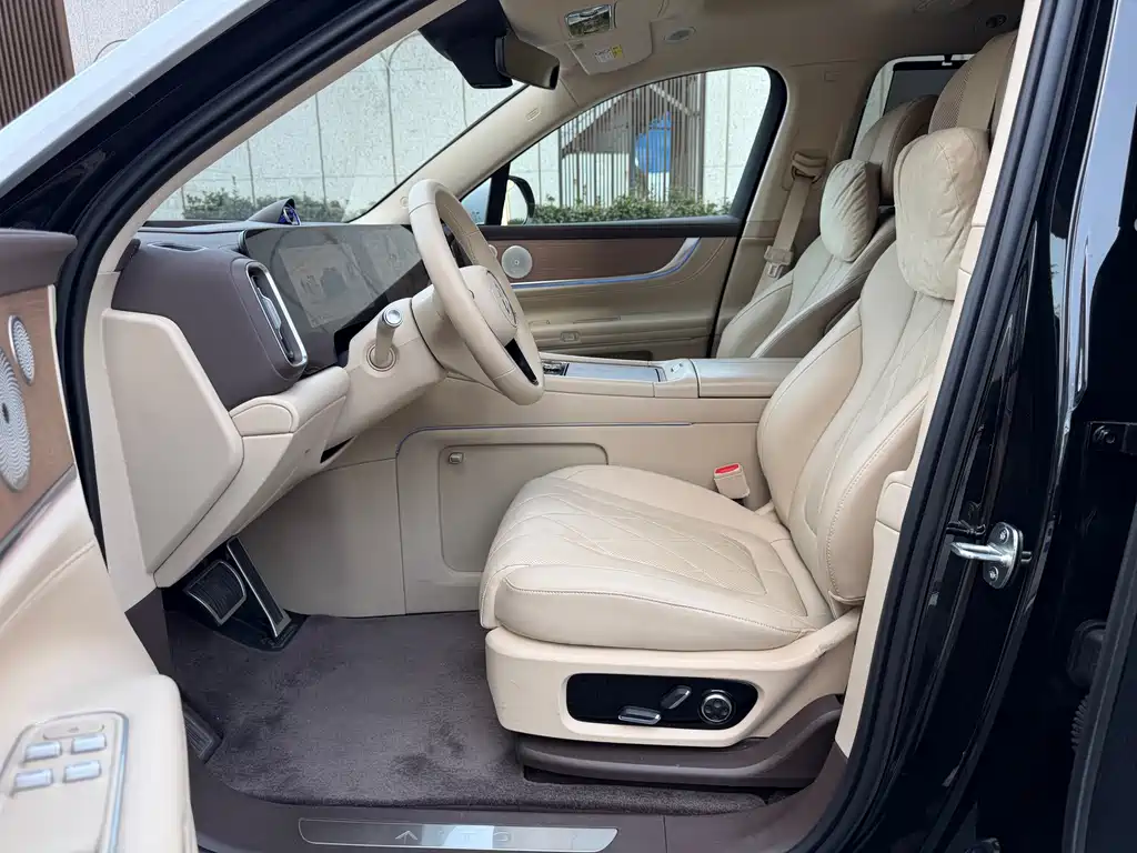 Wenjie M9 2024 extended range Ultra version 52kWh 5-seater version купить на сайте DeffCars