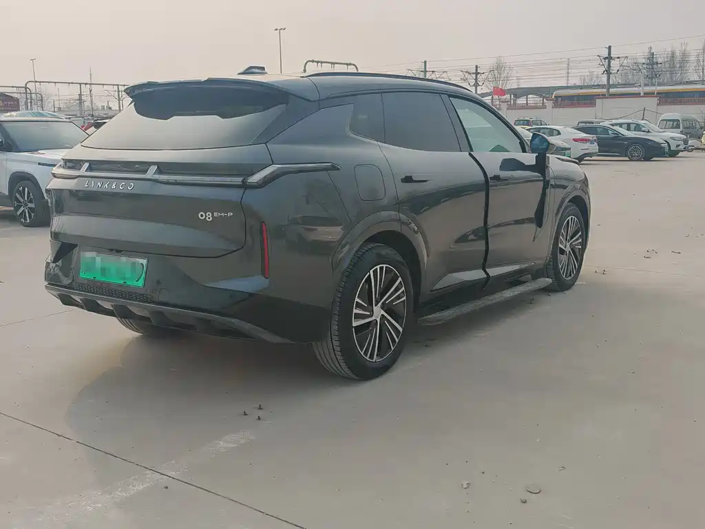 Lynk & Co 08 EM-P 2024 model 120km long range Plus купить на сайте DeffCars