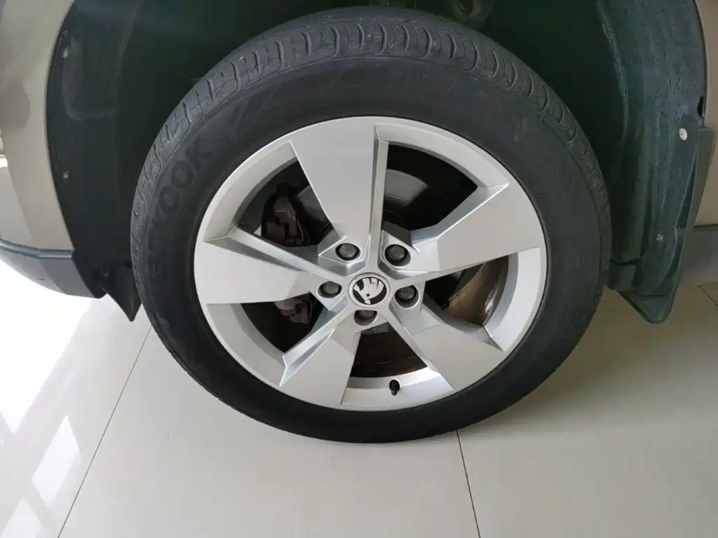Yeti 2014 1.8TSI DSG Polar Edition купить на сайте DeffCars