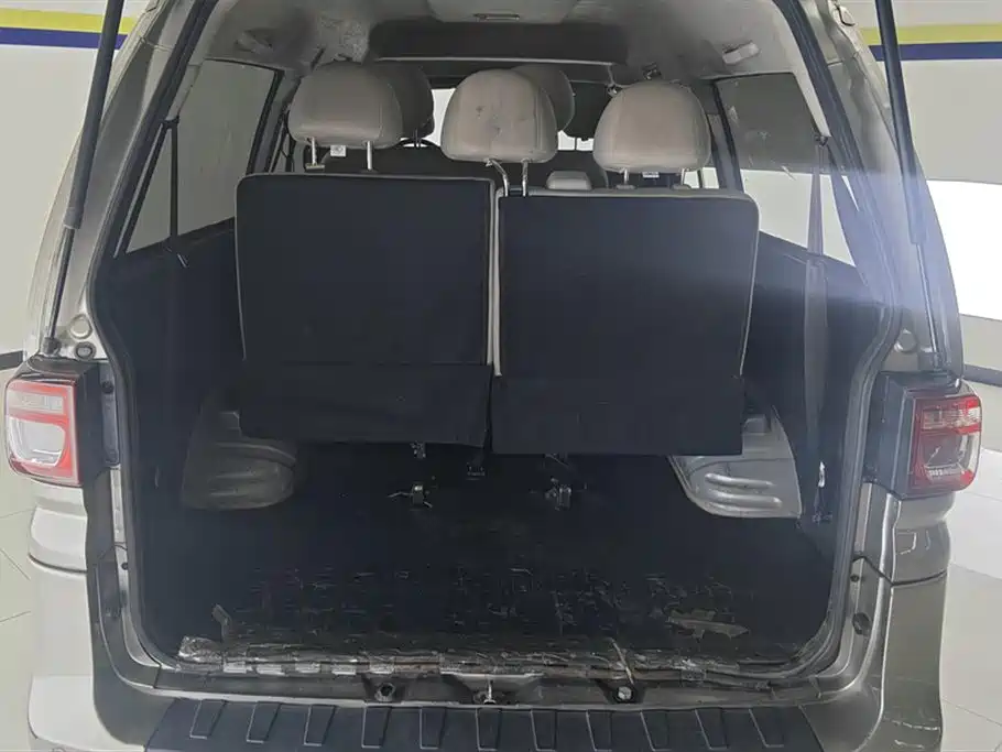 Lingzhi 2022 M5L 1.6L practical 7-seater купить на сайте DeffCars