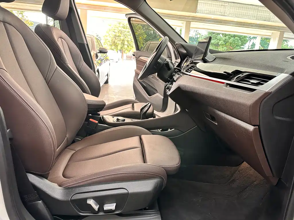 BMW X1 2022 sDrive25Li Leading Model купить на сайте DeffCars