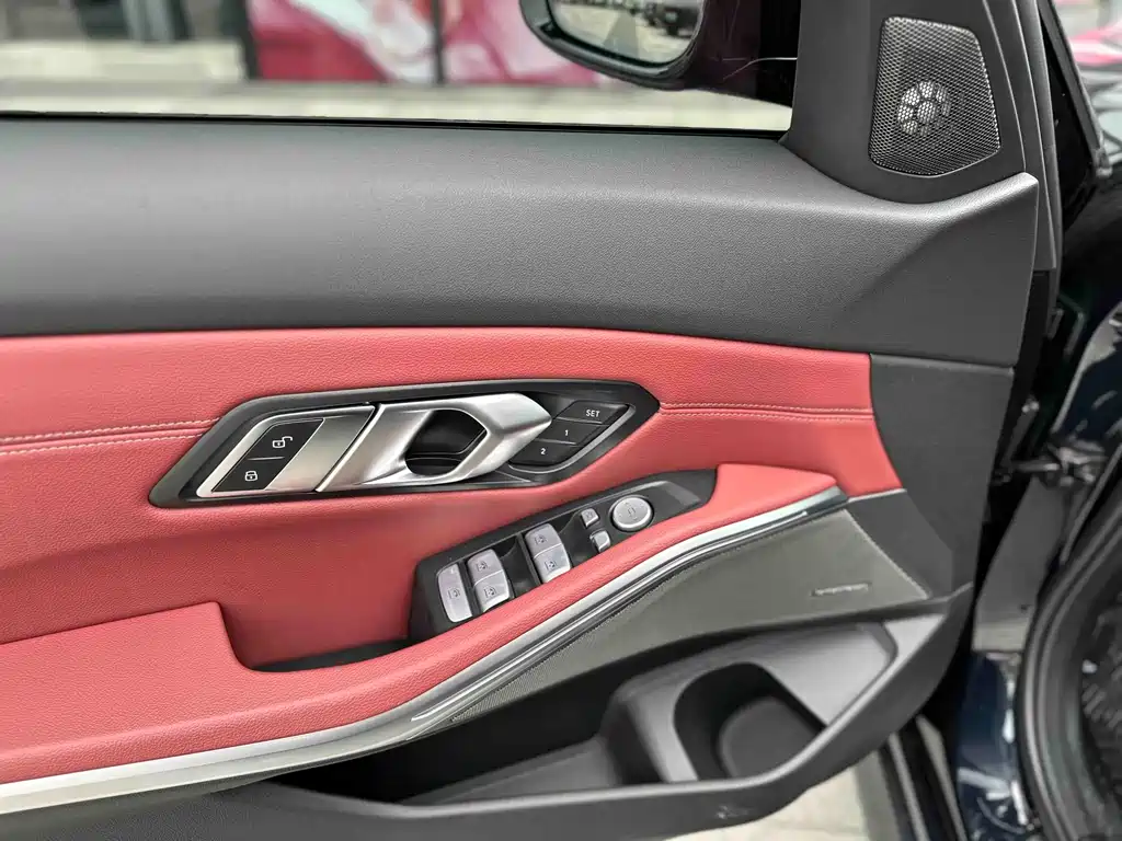 BMW 3 Series 2025 330i M Sports Night Package купить на сайте DeffCars