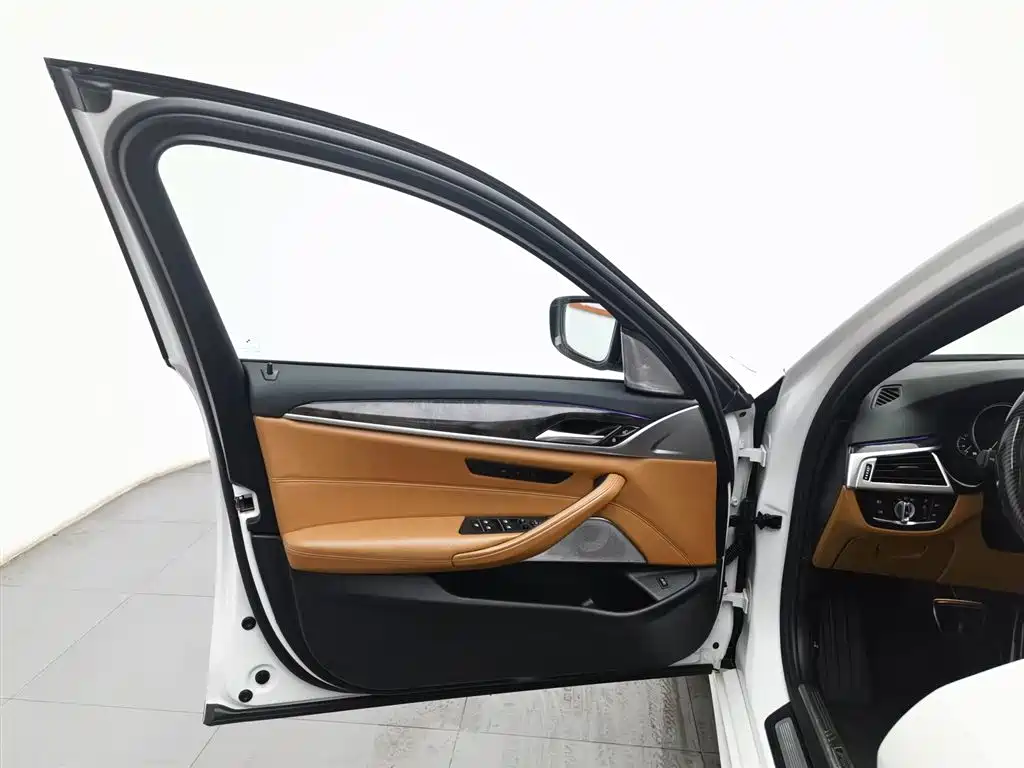 BMW 5 Series 2018 530Li xDrive M Sports Package купить на сайте DeffCars