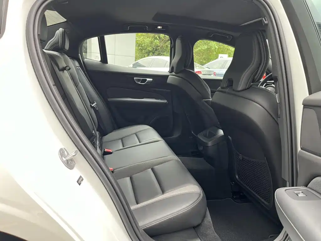 Volvo S60 2024 B5 Zhiya Sports Edition купить на сайте DeffCars
