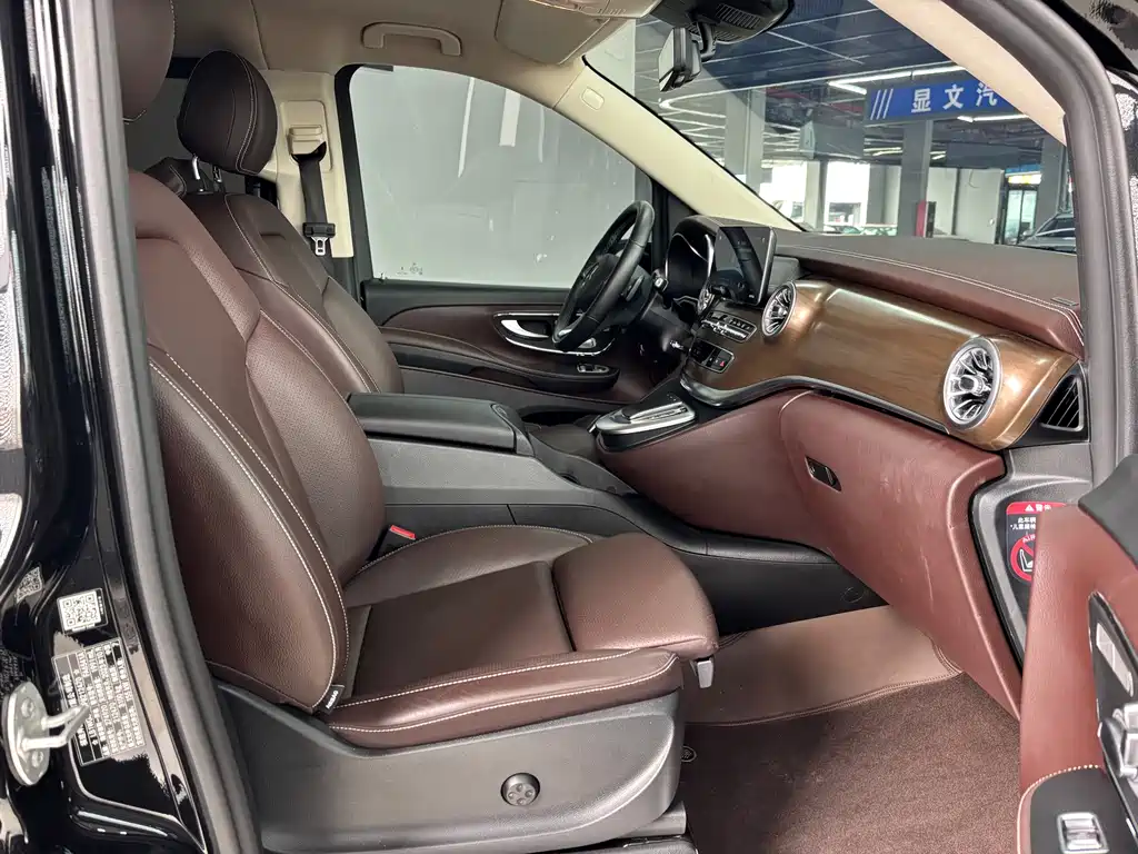 Mercedes-Benz V-Class 2022 V 260 L Long Wheelbase Premium Edition купить на сайте DeffCars