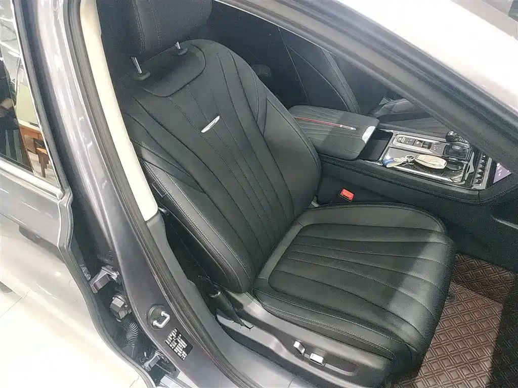 Hongqi H5 2023 2.0T Automatic Intelligent Connected Flag Edition купить на сайте DeffCars