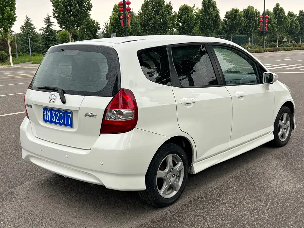 Fit 2007 1.5L CVT comfort version купить на сайте DeffCars