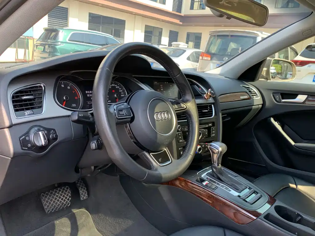 Audi A4L 2013 40 TFSI quattro personalized sports model купить на сайте DeffCars