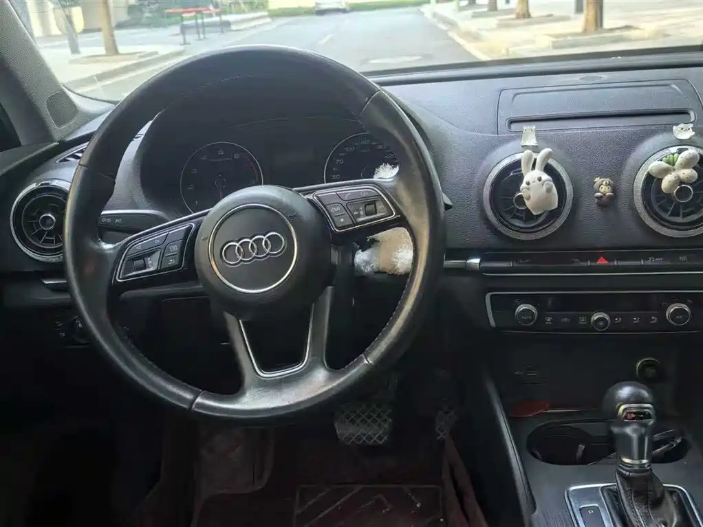 Audi A3 2019 Limousine 35 TFSI Sports National VI купить на сайте DeffCars