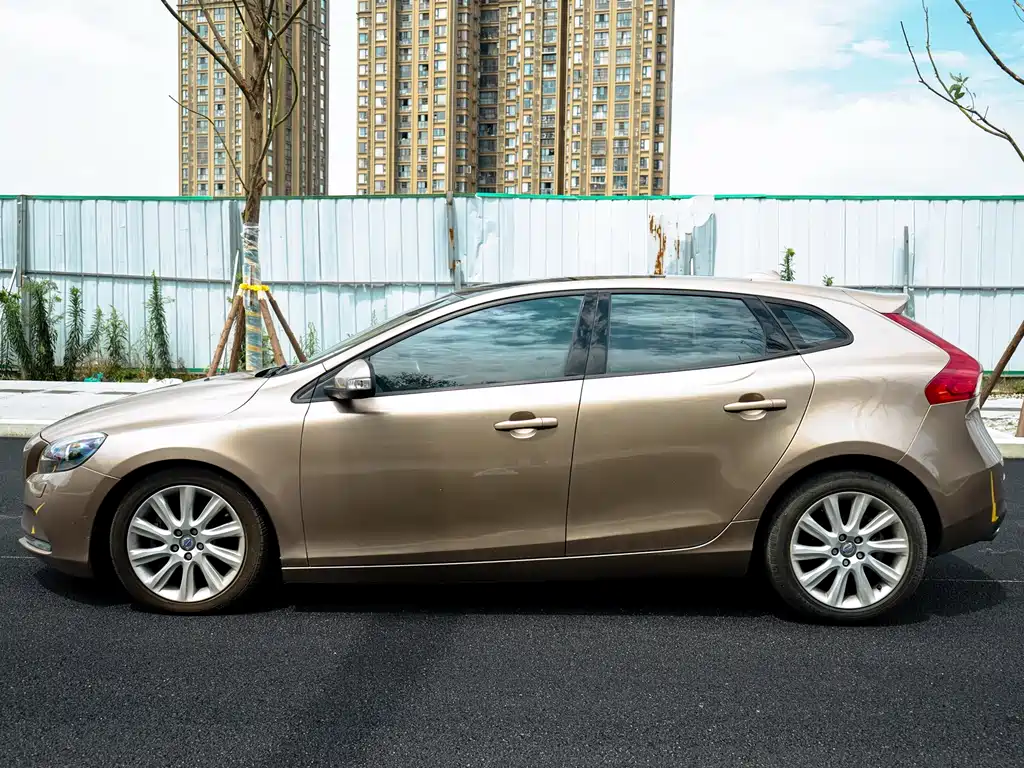 Volvo V40 2015 1.6T Zhiyi Edition купить на сайте DeffCars