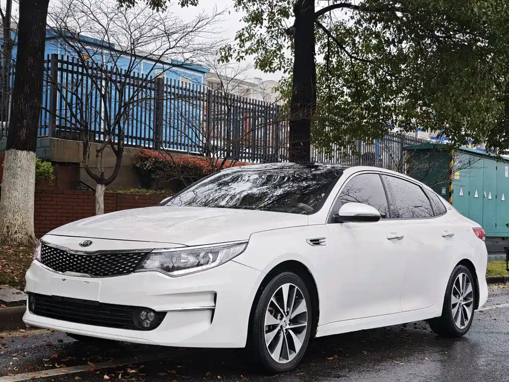 Kia K5 2017 2.0L Automatic 15th Anniversary Special Edition LUX купить на сайте DeffCars