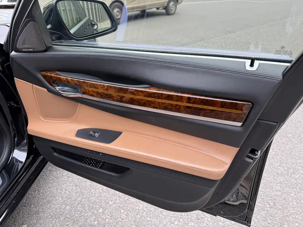 BMW 7 Series 2013 760Li купить на сайте DeffCars
