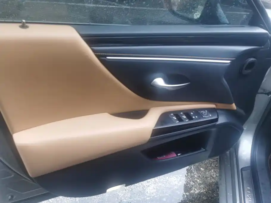 Lexus ES 2022 200 Excellence Edition купить на сайте DeffCars
