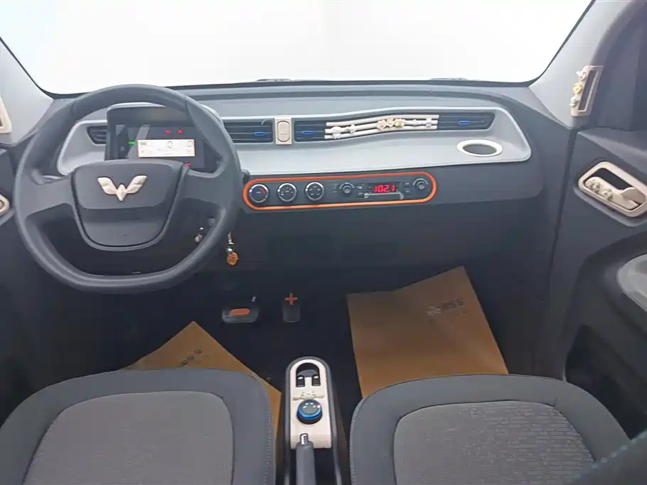 Hongguang MINIEV 2022 Relaxed Lithium Iron Phosphate купить на сайте DeffCars