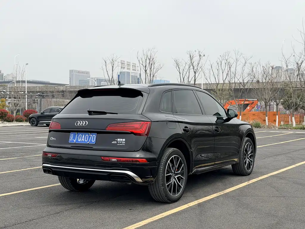 Audi Q5L 2024 45 TFSI luxury and dynamic model купить на сайте DeffCars
