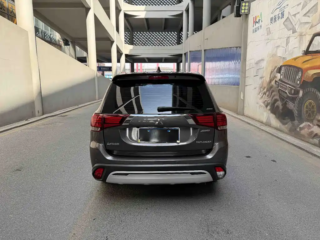 Outlander 2019 2.4L four-wheel drive exclusive version, 5 seats, National VI купить на сайте DeffCars
