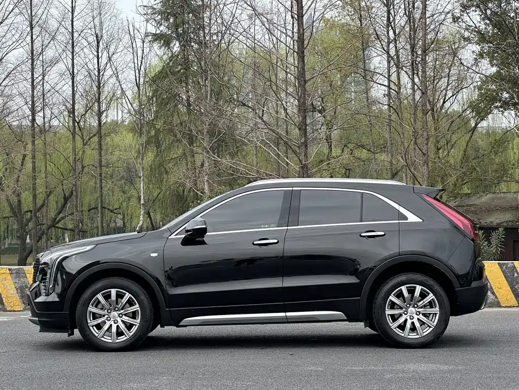 Cadillac XT4 2022 28T two-wheel drive premium model купить на сайте DeffCars