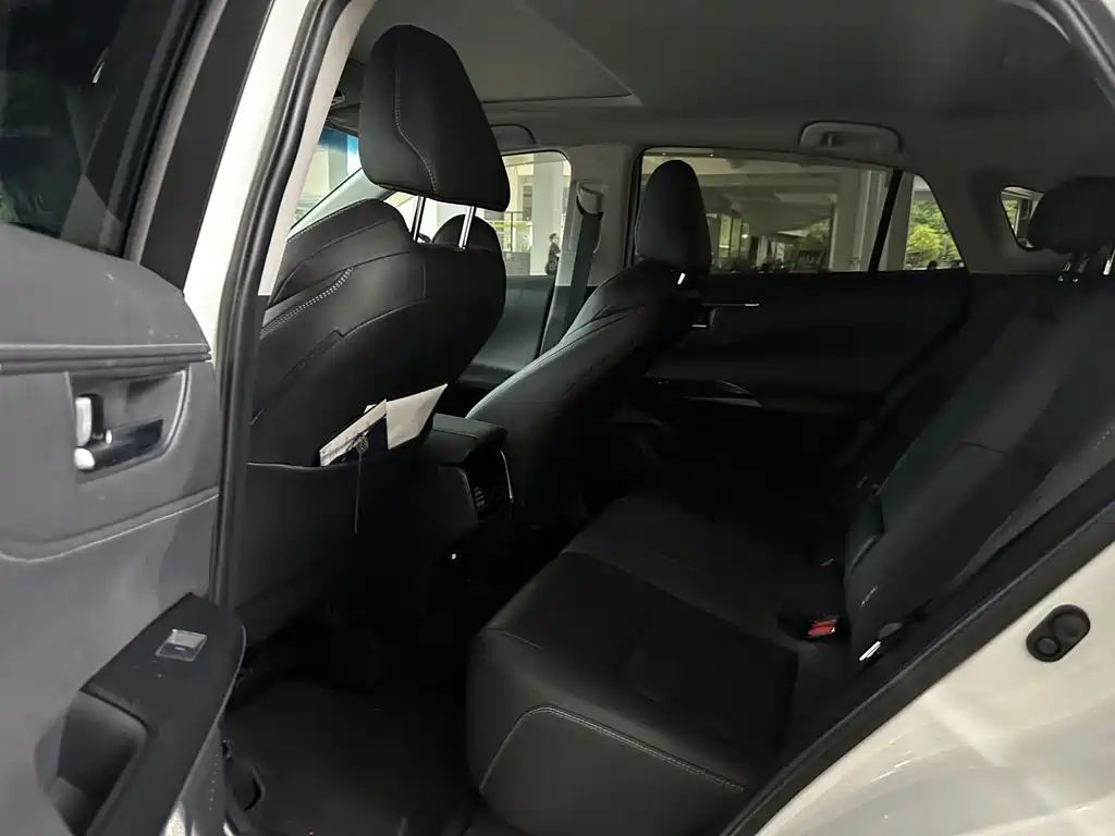 Vesa 2022 2.0L CVT two-wheel drive premium version купить на сайте DeffCars