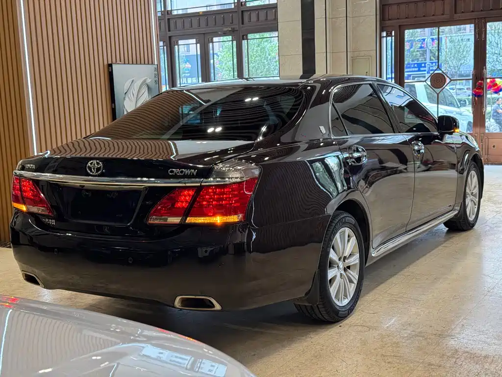 Crown 2012 2.5L Royal Leather Edition купить на сайте DeffCars