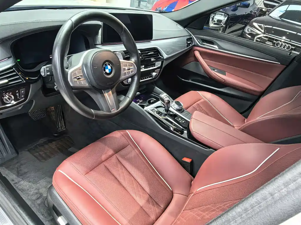 BMW 5 Series 2023 530Li Leading M Sports Package купить на сайте DeffCars