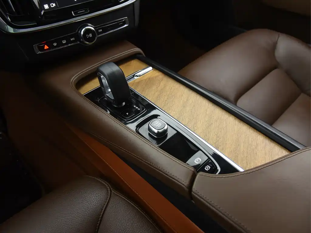 Volvo S90 2024 B5 Zhiyi Luxury Edition купить на сайте DeffCars