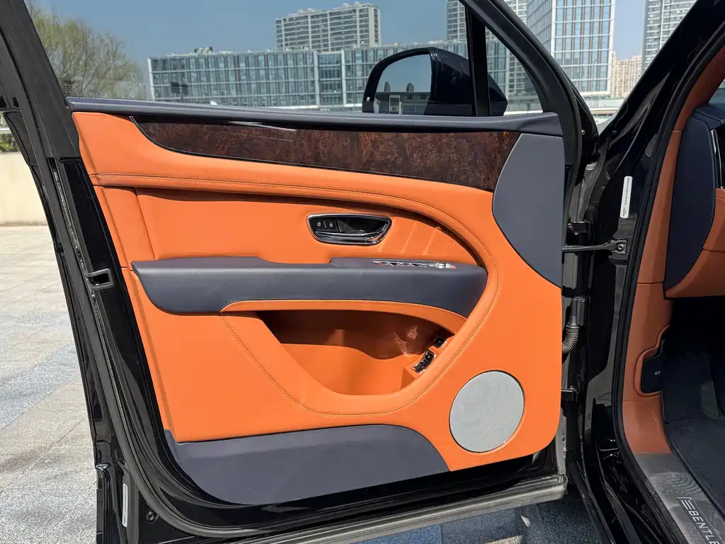 Bentayga 2022 4.0T V8 купить на сайте DeffCars