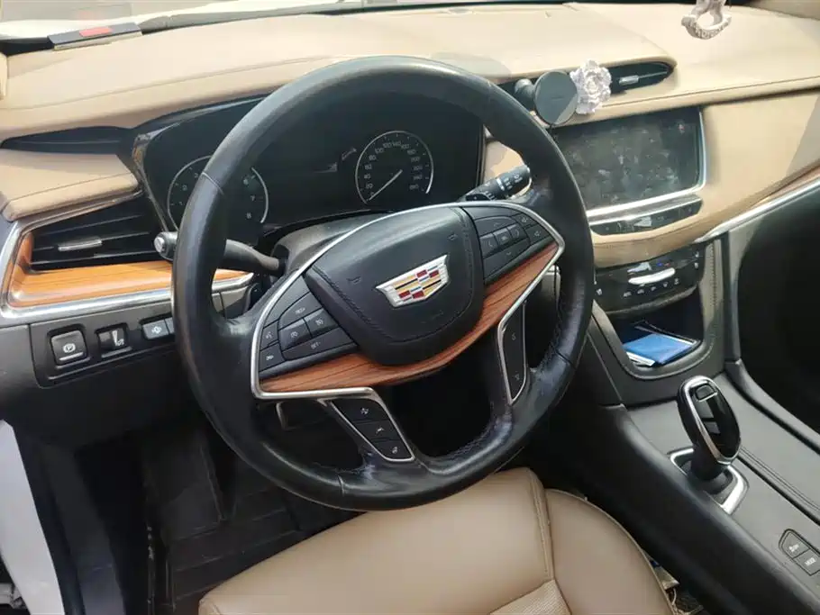 Cadillac XT5 2018 28E 4WD Platinum Edition купить на сайте DeffCars