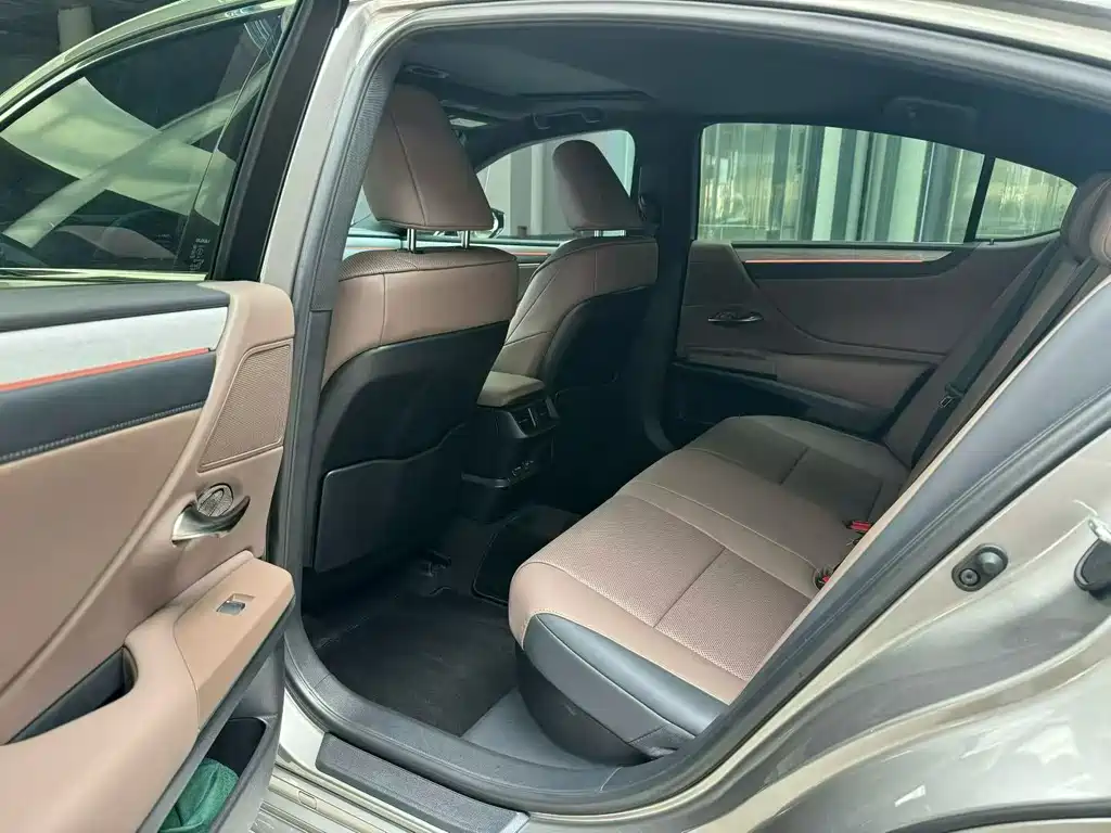 Lexus ES 2025 300h Premium Edition купить на сайте DeffCars