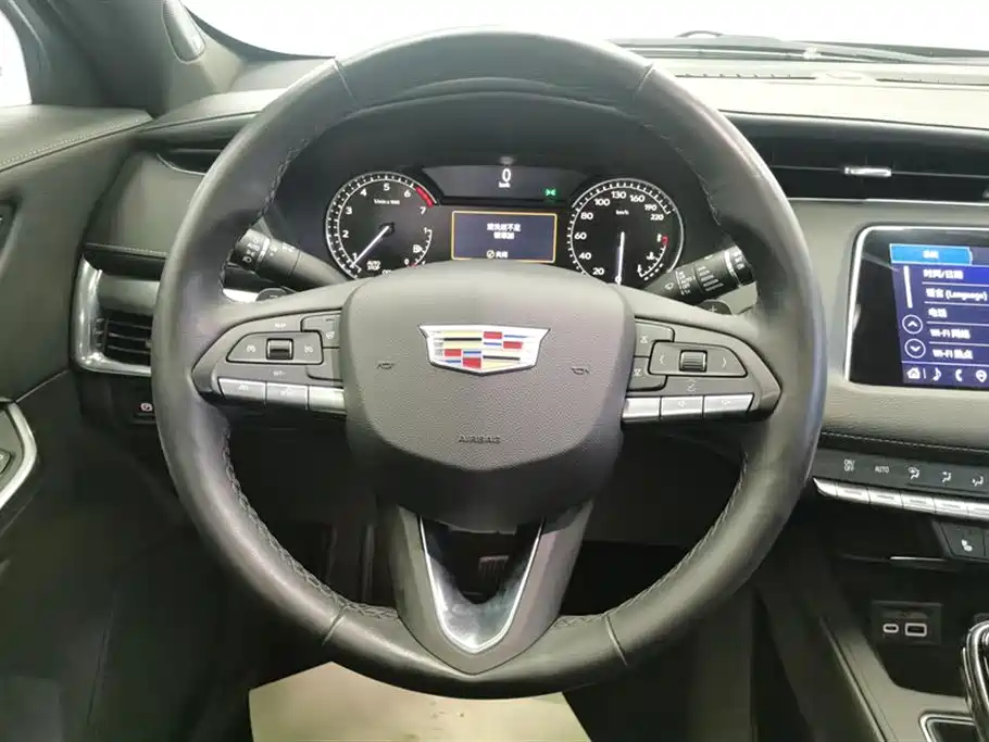 Cadillac XT4 2021 28T two-wheel drive leading model купить на сайте DeffCars