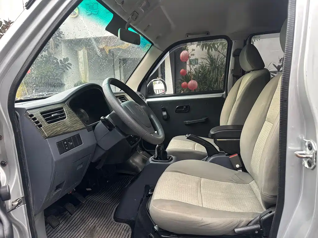 New Hiace X30L 2023 1.5L Fortune Edition Bus 5/6/7 Seats Central Air Conditioning Version SWC15M купить на сайте DeffCars