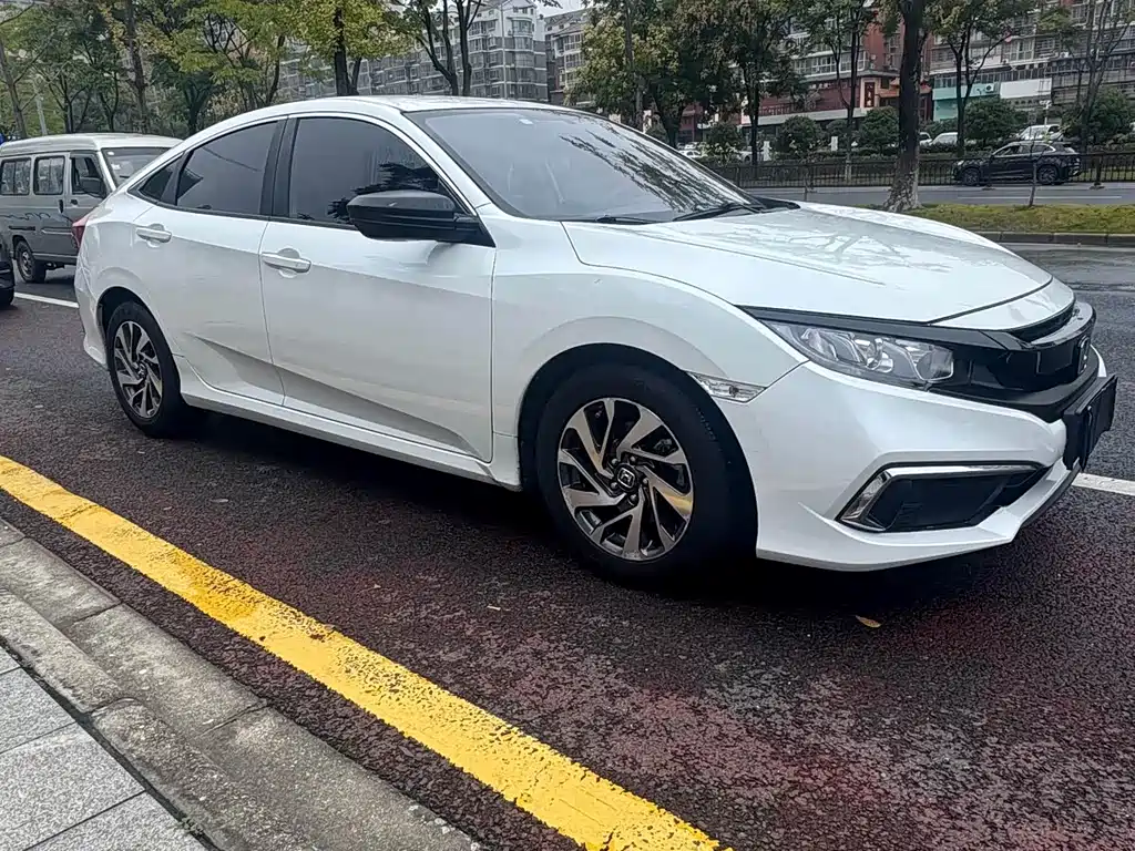 Civic 2019 220TURBO CVT Dynamic Edition National V купить на сайте DeffCars